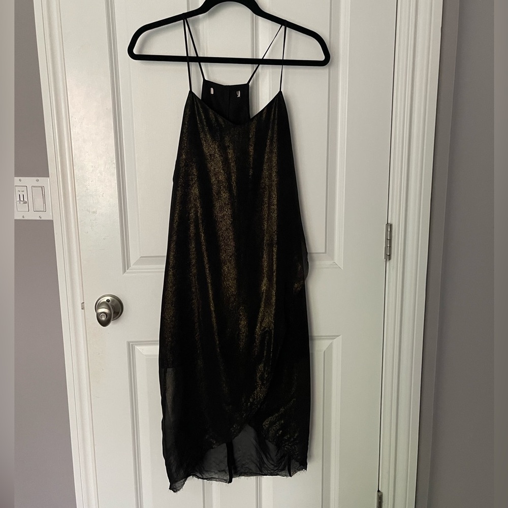 Loose Fit | V-Neck | Slip Inside